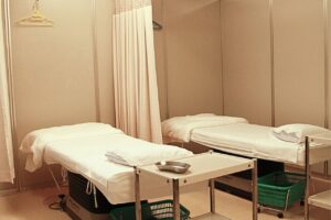 鍼灸台2台